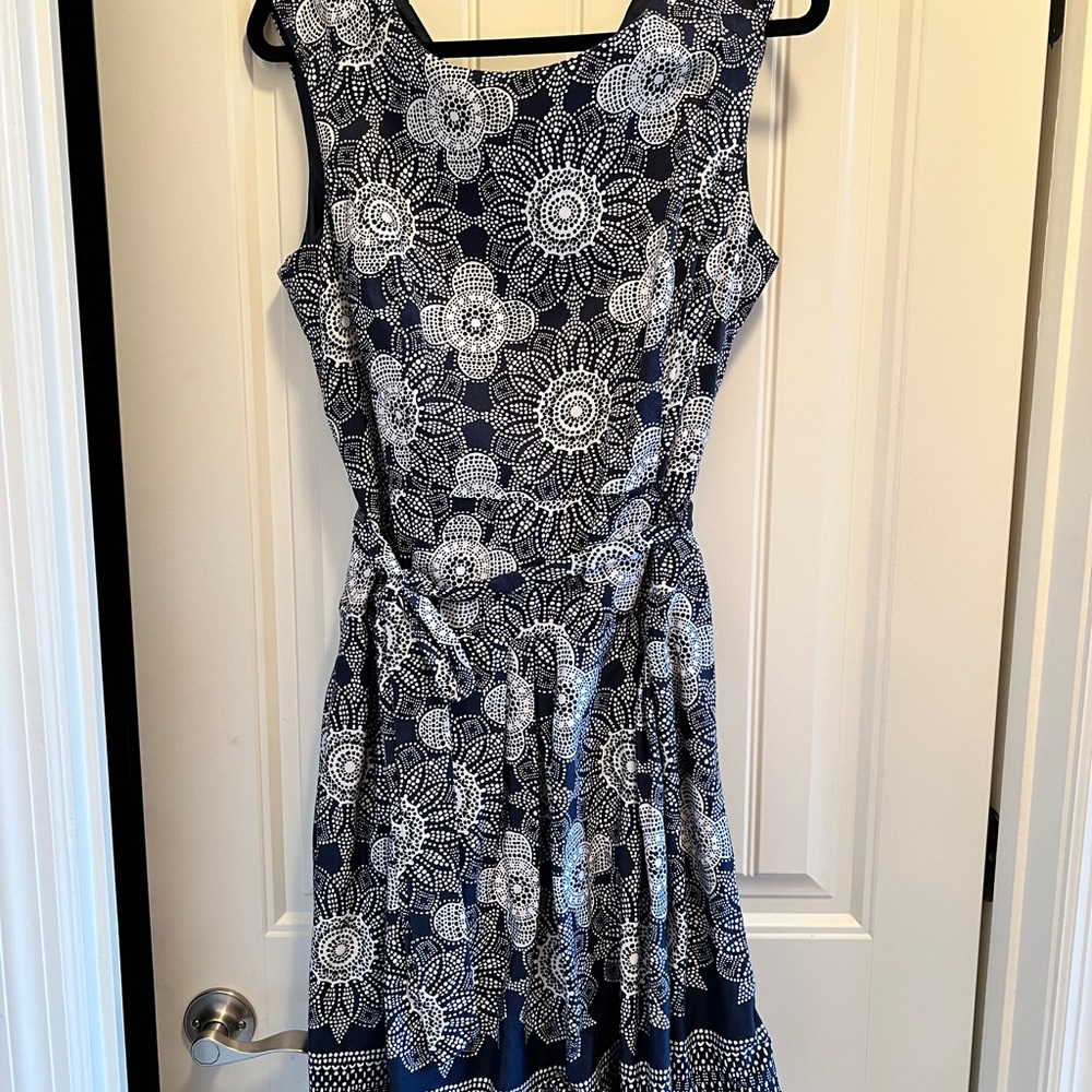 Signature by Robbie Bee Navy and White Floral Midi Dress